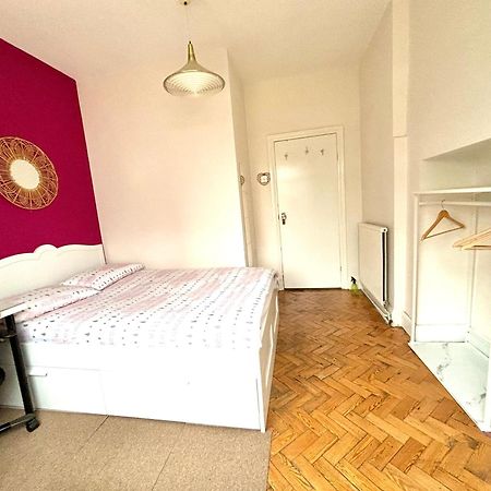 Winton House Home Stay Борнмът Екстериор снимка