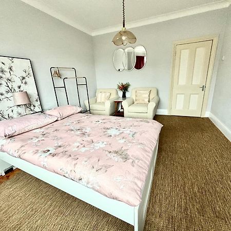 Winton House Home Stay Борнмът Екстериор снимка