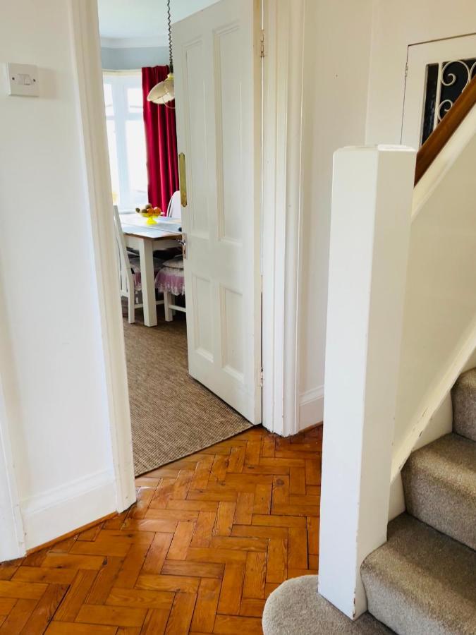 Winton House Home Stay Борнмът Екстериор снимка